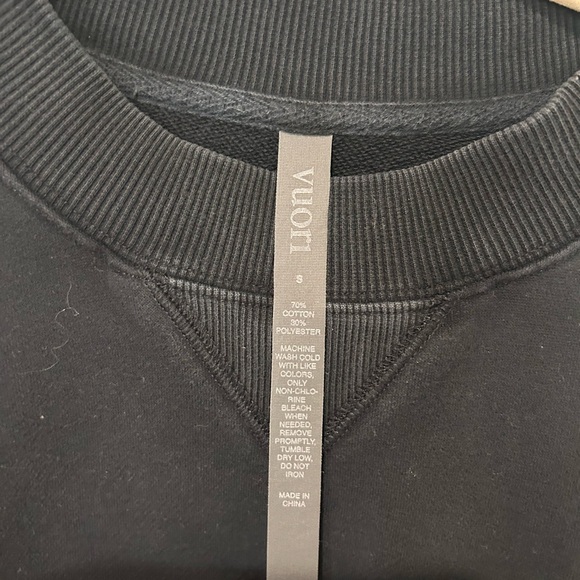 Vuori Women's Charcoal Black Halo Crewneck semi cropped Sweatshirt - Picture 3 of 10